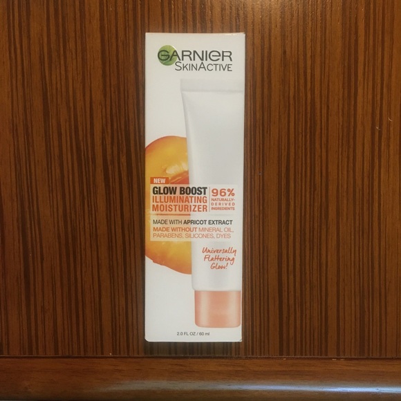 Garner Glow Boost Illuminating Moisturizer - Picture 3 of 3